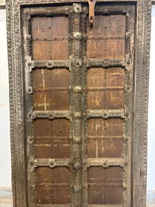 Puerta Antigua de Madera Maciza Tallada a Mano con Marco Tallado, Puerta Principal de Lujo para Villas, Restaurantes, Hoteles y Hogares - Product Image 4