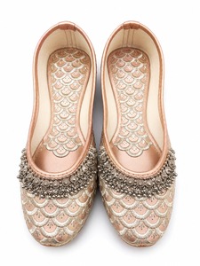 Tendance mode féminine, chaussures ethniques brodées à bout fermé, légères et de haute qualité, Mojari pour l'été - Product Image 3