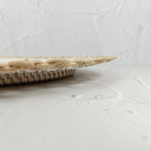 Assiette de service en rotin artisanale, idéale pour servir des plats dans les restaurants, cafés et hôtels, améliore la présentation de la table, en provenance d'Inde. - Product Image 6