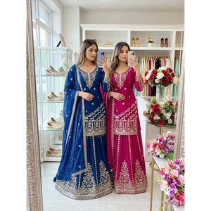 Ensemble prêt-à-porter haut, sharara et dupatta brodé en soie Vicitra, tenue ethnique de créateur pour femme, idéal pour les fêtes et mariages - Product Image 1