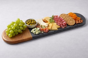 Grande planche à découper en marbre noir et bois d'acacia, plateau de service pour charcuterie, saucisses et snacks, idéal pour les fêtes de déménagement - Product Image 2