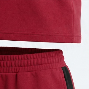 Conjunto Deportivo Rojo de 2 Piezas para Mujer, Camiseta de Manga Corta y Pantalones Cortos por Encima de la Rodilla, Cuello Redondo Estampado, Ropa Deportiva Transpirable de Poliéster - Product Image 5