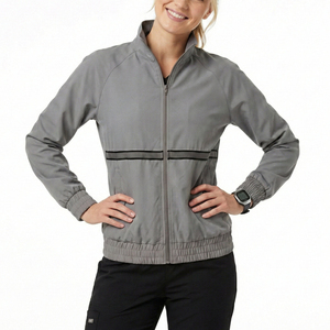 Veste médicale personnalisée pour femme à prix de gros, avec fermeture éclair athlétique, col montant et évacuation de l'humidité, idéale pour les infirmières - Product Image 1