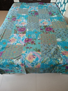 Couvre-lit imprimé floral et oiseaux, style bohème, moderne, toutes saisons, en denim patchwork, rembourrage en coton fait main, pour usage domestique - Product Image 4