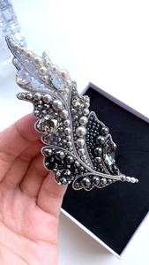 Hermoso Broche Tradicional Bordado con Cuentas y Combinaciones de Colores Ricos para Ropa Étnica y Regalos de Celebración - Product Image 5
