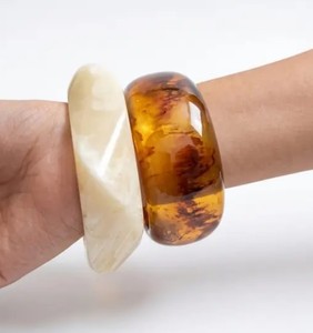 กำไลเรซิ่นทำมือสำหรับผู้หญิง แฟชั่นทันสมัย สีสันสดใส เครื่องประดับสวยงาม กำไลข้อมือแบบกำหนดขนาด สี และดีไซน์ได้ตามต้องการ จากผู้ผลิต - Product Image 3