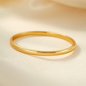 Bracelet jonc minimaliste en or jaune massif 18 carats, fin et élégant, empilable, de luxe - Product Image 2