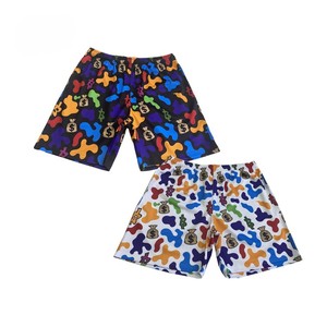 Shorts de basketball personnalisés en mesh, impression par sublimation, motif vert et blanc, respirants, avec cordon de serrage, décontractés pour hommes - Product Image 1