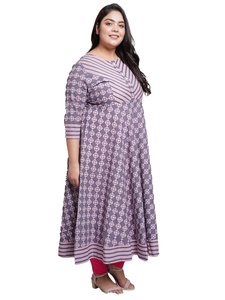 Kurti Anarkali con estampado floral rosa en tela de algodón con cuello redondo y mangas 3/4 para mujeres de talla grande. - Product Image 3