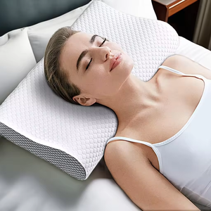 Oreiller cervical ergonomique de qualité supérieure en mousse à mémoire de forme pour le soutien du cou, soulagement de la douleur, idéal pour dormir et voyager, disponible à la vente - Product Image 5