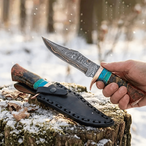 Cuchillo de caza y desollado de acero de Damasco forjado a mano, hoja recta con punta caída, mango de resina y madera, espiga completa, 3 años de garantía - Product Image 1