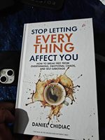 Deja de Dejar que Todo Te Afecte, Libro de Educación para Adultos en Inglés, Tapa Blanda, Daniel Chidiac, Libera tu Mente de la Overthinking y el Caos Emocional