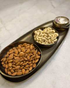 Plateau ovale à 3 niveaux en laiton antique fait main pour servir les noix et les fruits secs, idéal pour les réceptions de luxe et la décoration de la maison - Product Image 3