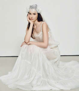 Robe blanche transparente élégante et romantique, design léger et serein |   Fabriqué au Vietnam - Product Image 2