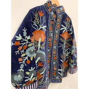 Veste unisexe Suzani en velours brodé à la main, motif floral, col montant, manches longues, hiver, écologique, respirante, longueur standard - Product Image 5