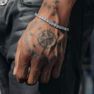 Bracelet tennis de luxe en forme de diamant pour hommes et femmes, serti de zircone cubique taille ronde, bijoux en or blanc - Product Image 1