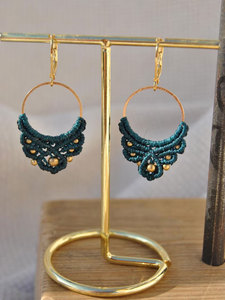 ต่างหูห่วงมาคราเม่สีเขียวอมฟ้าทำมือประดับลูกปัดทอง ขายส่ง - Product Image 2