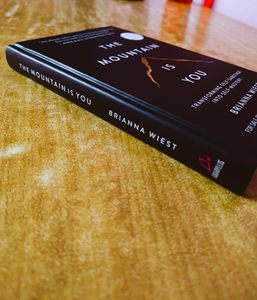 The Mountain Is You โดยบรีอันน่า ไวส์ คู่มือพัฒนาตนเองและเปลี่ยนแปลงชีวิตแบบฉบับภาษาอังกฤษ - Product Image 2