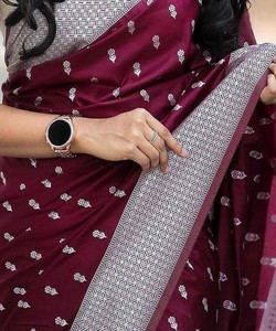 Sari de seda color granate con estampado floral blanco y borde geométrico, traje tradicional indio para bodas, para mujeres. - Product Image 5