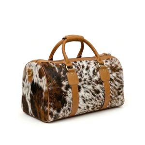 Sacs de voyage en cuir de vachette premium avec poils, vente en gros, fournisseur OEM, logo personnalisé, qualité export, à prix abordable - Product Image 1