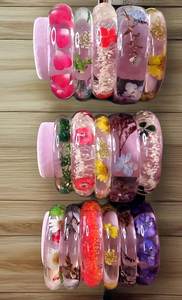 Juego de Brazaletes de Resina Epoxi Hechos a Mano con Diseño Floral, Brazaletes con Flores Reales Prensadas, Joyería Floral, Arte en Resina Hecho a Mano - Product Image 6
