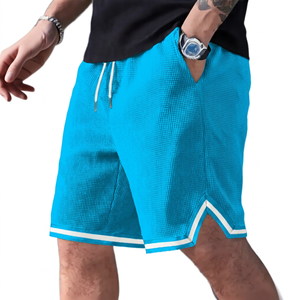 Shorts pour homme en tissu mesh respirant, couleur noire unie, avec cordon de serrage blanc à la taille, vêtements de sport décontractés - Product Image 5