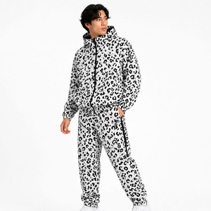 Ensemble de survêtement léger en nylon pour homme avec veste zippée à capuche et pantalon de jogging, imprimé léopard personnalisé par sublimation, style streetwear - Product Image 4