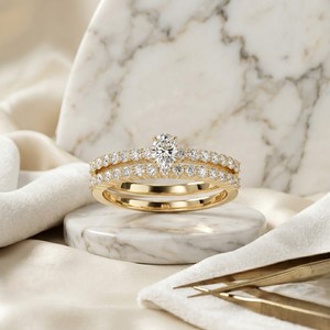 แหวนทรงโอวัล 0.85 กะรัต - ประดับเพชรแบบสองแถว - Product Image 1