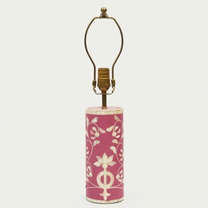 Lampe de chevet Art Déco artisanale en os incrusté, personnalisable, au design moderne et décoratif, rose avec incrustation florale blanche - Product Image 3