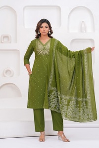 Conjunto de Kurta, Pantalón y Dupatta Bordado Verde Oliva para Mujer |   Traje Étnico de Algodón para Damas |   Ropa Festiva y Casual - Product Image 5