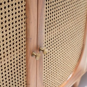 Aparador de Madera de Acacia con Puertas de Ratán Vandana Pebble Vento para Interiores de Hogar Modernos y Elegantes - Product Image 3