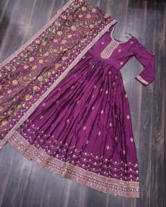 Últimos modelos de vestidos Anarkali para mujer en seda Chinon con ricos bordados de lentejuelas, vestidos de boda con dupatta de seda. - Product Image 6