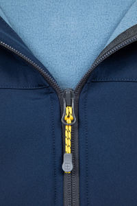 Veste softshell coupe-vent avec protection contre la pluie et la neige pour une utilisation en extérieur, produit 100% optimal par AKO - Product Image 3