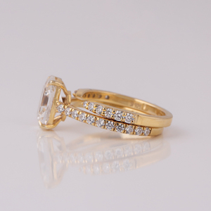 Anillo de Compromiso de Lujo con Diamante Cultivado en Laboratorio de 4 Quilates con Corte Cojín, Oro Amarillo de 14K, Anillo de Boda a Juego, Certificado IGI - Product Image 3