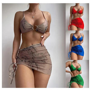 Conjunto de Bikini Rojo con Cuello Halter para Mujer, Falda Fruncida, Traje de Baño de 3 Piezas en Spandex/Poliéster, Tallas Grandes, Secado Rápido, Logotipo Frontal - Product Image 3