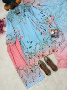ชุดสูทผ้าฝ้ายพิมพ์ลายดอกไม้สีฟ้าพาสเทลและชมพูอ่อน ทรงหลวมสบาย พร้อมกางเกงลายพฤกษศาสตร์ และผ้าคลุมไหล่ชีฟอง 3 ชิ้น - Product Image 3
