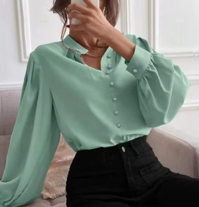 Chemisier en satin et mousseline uni pour femme, col rabattu, élégant, brodé, idéal pour le bureau, collection printemps-été, vente en gros - Product Image 3