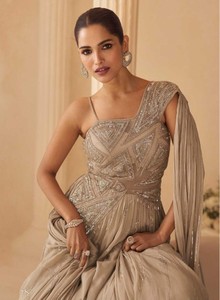 Vestido de Seda Chinon de Talla Única con Bordado - Vestido Moderno para Fiesta de Diwali o Boda - Product Image 2