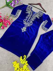 Conjunto de Top y Pantalón de Terciopelo para Mujer, Diseño de Fiesta, Bordado Intenso, Estilo Moderno Indio-Pakistaní, Marca BLOSSOM FABRIC - Product Image 2