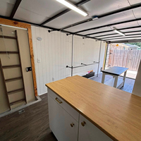 Remorque de boutique de vêtements mobile avec rails de suspension pour vêtements, camion sur mesure avec aménagement ouvert pour boutique de vêtements vintage