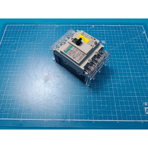 Disjoncteur à boîtier moulé Fuji EW50SAG-3P040, d'occasion, comme il est, pièces d'équipement semi-conducteur d'époque - Product Image 5