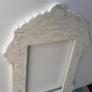 Espejo con incrustaciones de hueso hecho a mano elegante y moderno a pedido para entradas, dormitorios y salas de estar - Product Image 4
