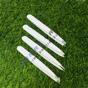 Pinzas de Cejas de Acero Inoxidable de Buena Calidad con Punta Inclinada, Herramienta de Belleza con Pinza para Pestañas Postizas, Depilación de Precisión - Product Image 1