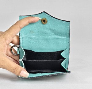 Monedero Pequeño de Cuero Genuino Vintage 2026 con Diseño de Diamantes, Correa de Muñeca, Cierre de Botón, Diseño Compacto Unisex - Product Image 4