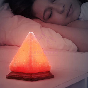 Lámpara de Sal del Himalaya con Forma de Pirámide, Elegante y Decorativa para el Hogar - Product Image 2