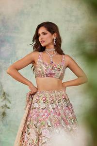 Lehenga Choli traditionnel indien pour femme, en faux georgette, avec sequins, broderies au fil et travail Zari, pour mariage, en matériaux recyclés, toutes saisons - Product Image 2