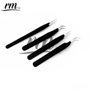 Pince à épiler pour extensions de cils RMI personnalisée, noire, avec différentes pointes, en acier inoxydable, finition poudrée - Product Image 4