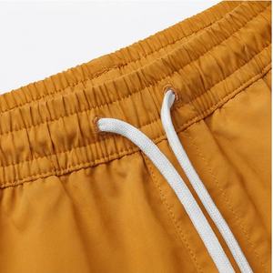 Pantalones Cortos Deportivos de Poliéster y Spandex con Logotipo Personalizado de Alta Calidad, Cortavientos de Nailon con Botones Laterales, Ropa Deportiva Transpirable Premium - Product Image 4