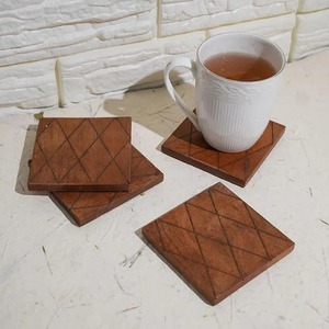 Sous-verres en bois à motif damier, sets de table carrés modernes, écologiques, faits à la main, durables, antidérapants, réutilisables, diamètre 10 cm, pour boissons - Product Image 4