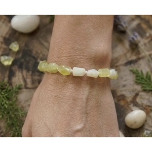 สร้อยข้อมือคริสตัลบำบัดทรงเหลี่ยมประดับด้วยลูกปัดอะเวนเจอรีนสีเหลือง-ขายส่งงานฝีมือทำด้วยมือ - Product Image 4